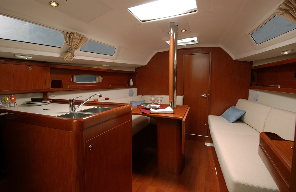 segel charter yacht Oceanis 31 34